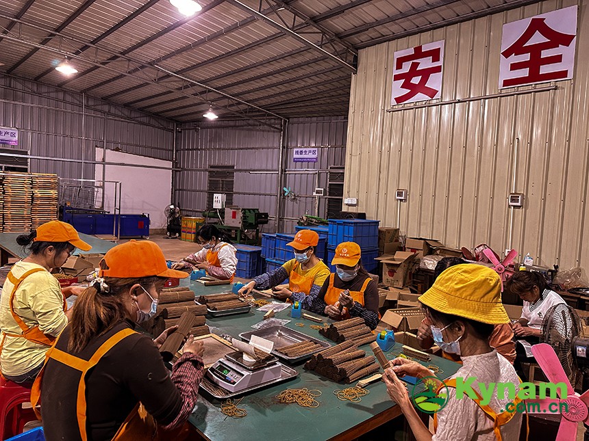 Relaxation Natural Pure Chinese Joss Stick White QiNan Agarwood Joss Incense Sticks