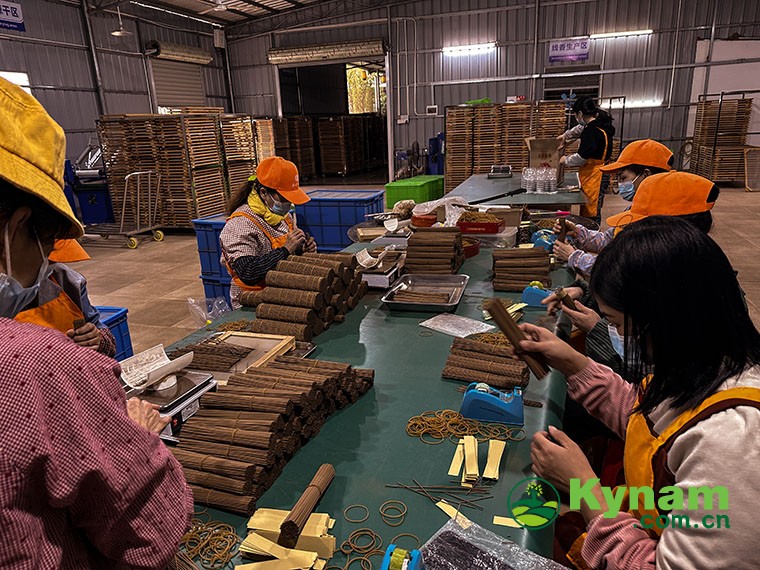 Relaxation Natural Pure Chinese Joss Stick White QiNan Agarwood Joss Incense Sticks