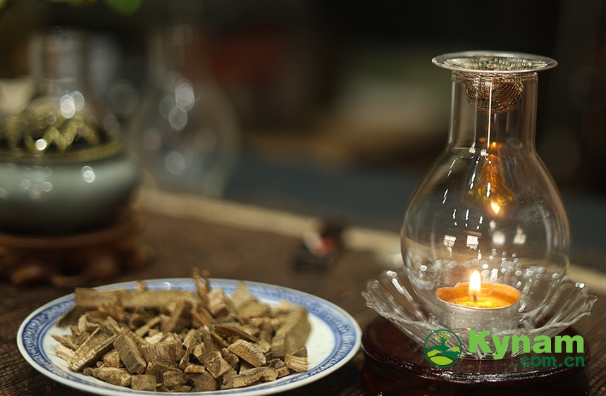 Medium Scent Strength Raw Kynam Logs Fragrance Notes Sandalwood For Aromatherapy